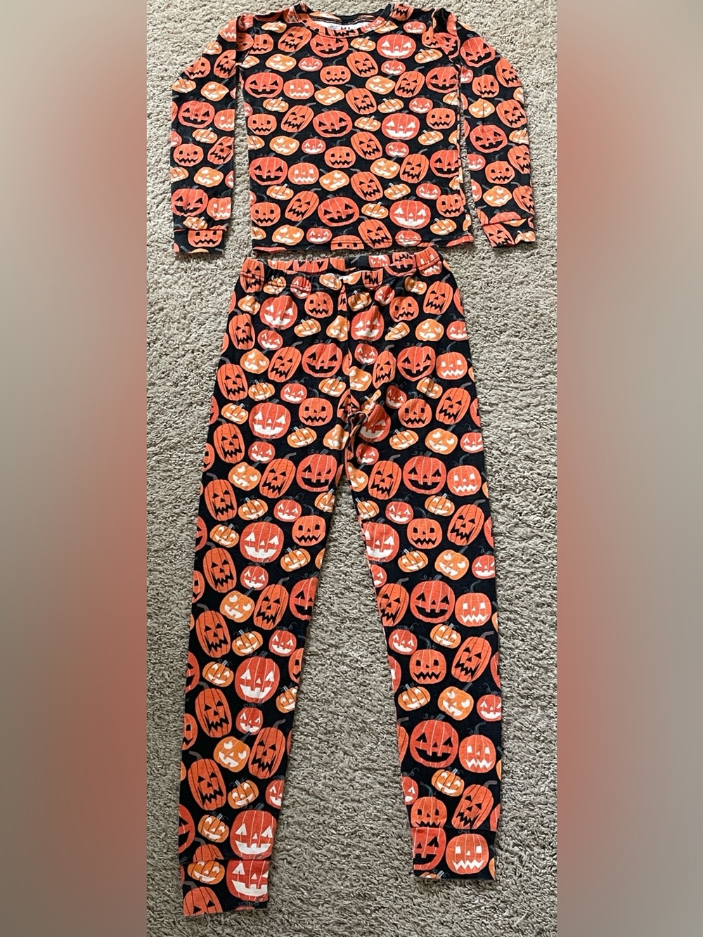 PJ Place 2 piece glow in the dark Halloween pumpkins pajama set, 16